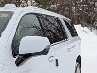 Powerful 6.2L V8 engine with 4x4 drive - Luxurious leather interior with panoramic sunroof - Advance... (image 2)