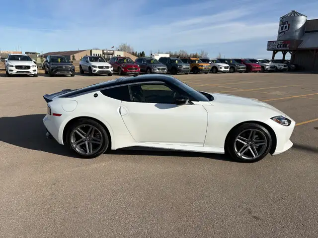 2024 Nissan Z Sport  Only 4300km