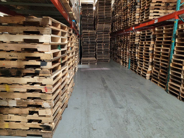 Dry wood 48 x 40 and plastic pallets (43x43 OR 45x45) Great SKID in Other Business & Industrial in Mississauga / Peel Region