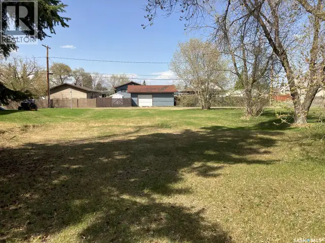 619 - 621 10th AVENUE W Nipawin, Saskatchewan in Land for Sale in Nipawin - Image 4