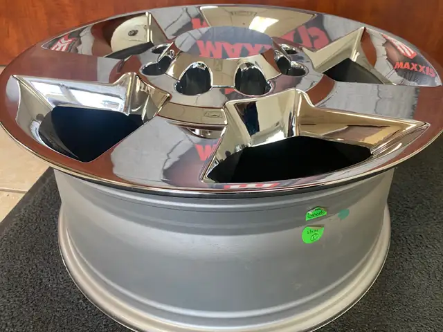 OEM 20" chrome Wheels Chevy Silverado & GMC 2500 3500 in Tires & Rims in City of Toronto - Image 7