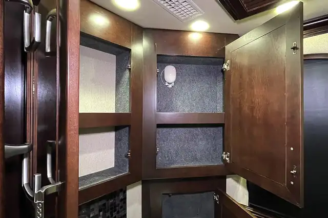 2014 American Coach Eagle 45T – Pre-Owned Class A Motorhome in RVs & Motorhomes in Red Deer - Image 34