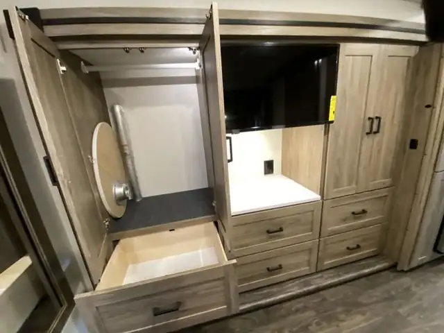 2025 Winnebago Vista 33K in RVs & Motorhomes in Abbotsford - Image 26