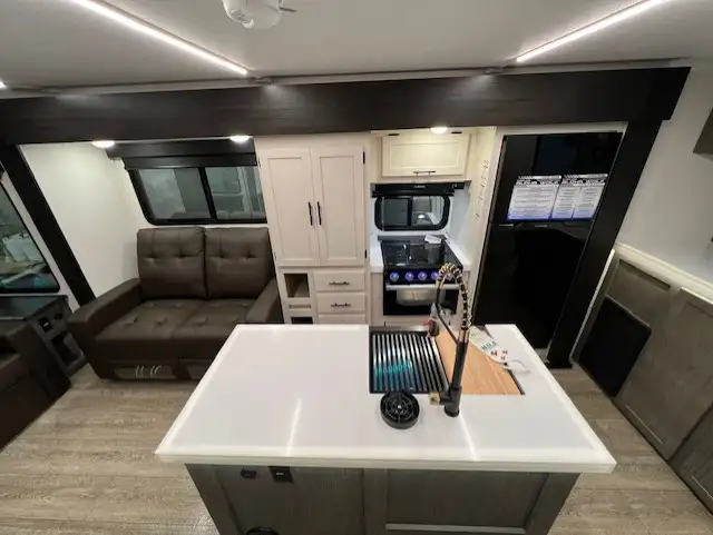 2025 Alpha Wolf 33RL-L Limited Couples Camper RV in Travel Trailers & Campers in Winnipeg - Image 12