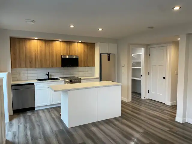 Devon - 1 Bedroom LEGAL suite, Separate Entry and Single Garage