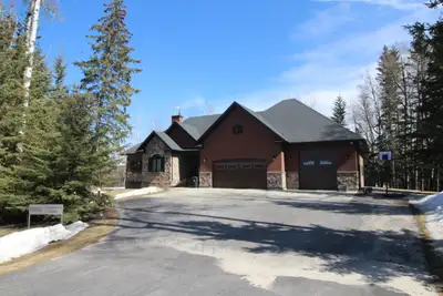 5 Bedroom 3.5 Bathroom house with triple car garage Available for Rent in Grande Prairie- Taylor Est...