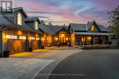 Experience unparalleled luxury and exceptional investment potential at 4 Buckingham Boulevard, an ex...