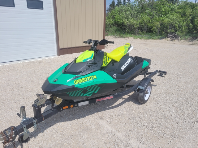 2020 SEADOO SPARK TRIXX 3UP (FINANCING AVAILABLE) in Personal Watercraft in Strathcona County - Image 3
