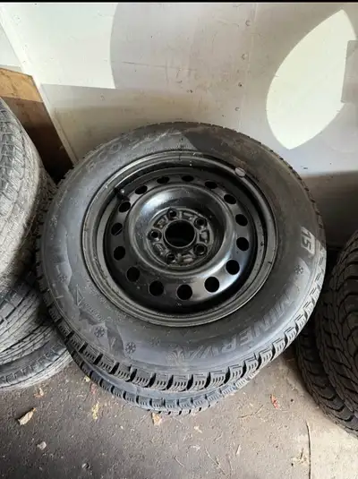 (4) 195 65 15 Minerva Snow tires Dot 2118 - 95 % tread like new. Mounted on steel rims. End of seaso...