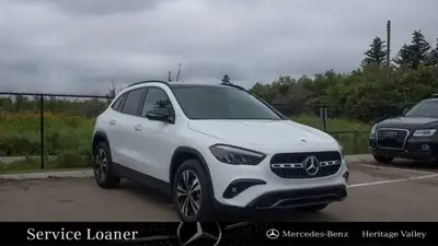 This Mercedes-Benz GLA has a dependable Intercooled Turbo Gas/Electric I-4 2.0 L/121 engine powering...