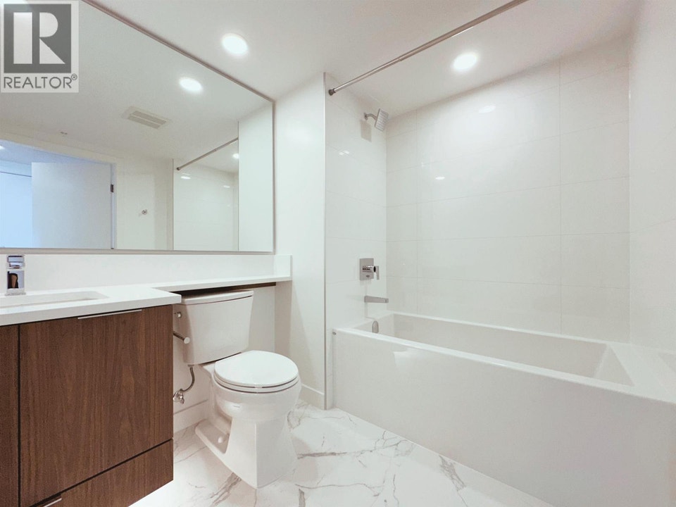 601 7799 PARK CRESCENT Burnaby, British Columbia 5