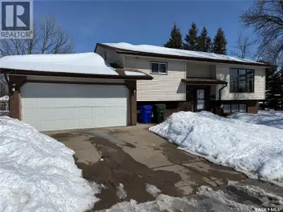 Nice, four bedroom (2 up, 2 down), move in ready home located on a corner lot in beautiful Carlton P...