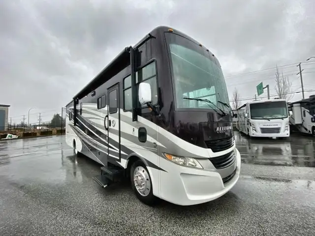 2017 Tiffin Motorhomes Allegro 36 LA in RVs & Motorhomes in Abbotsford - Image 2