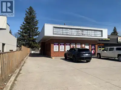 Prime London Road location. Excellent retail/office or restaurant opportunity. CAM cost est @ $7.25/...