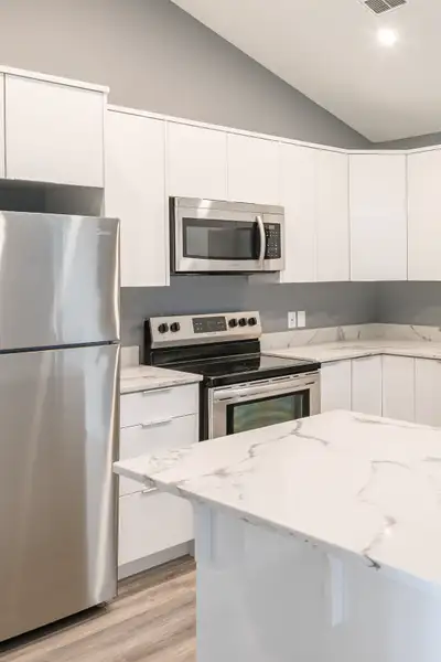 Newer apartment building available in the community of Cornwall!! Each apartment is amenity rich fea...