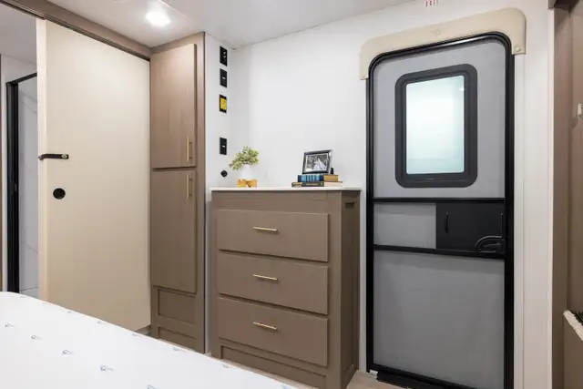 2026 Forest River EAST TO WEST ALTA 2775KFK in Travel Trailers & Campers in Regina - Image 17