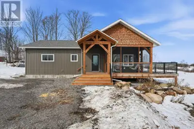 Unforgettable panoramic views over the beautiful Boulter Hills from this completely private 35-acre...