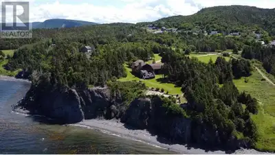 Visit REALTOR® website for additional information. Discover Skona House—an extraordinary 7,500 sq. f...