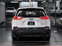 *Efficient 2.4L Tigershark Engine. Modern Uconnect Tech. Ideal Daily Commuter SUV.* Experience legen... (image 5)