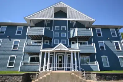 Freshly painted 2-bedroom condo available in Piers Landing, a sought-after condo community in a grea...