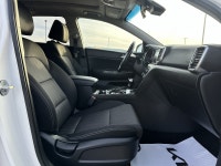Sunroof, Heated Steering Wheel, Apple CarPlay, Android Auto, Heated Seats! Stratford Kia Used Cars &... (image 8)