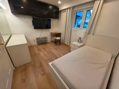 VERY QUIET, VERY CLEAN UPSTAIRS ROOM WITH A WINDOW FOR RENT IN SCARBOROUGH, FULLY FURNISHED WITH TV....