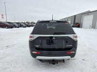 PRICE REDUCED!!! NO ACCIDENTS!!! AWD!! 7 PASSENGER!! ROOM FOR THE ENTIRE FAMILY!!! 2015 Mitsubishi O... (image 3)