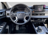 2024 Mitsubishi Outlander SE 4WD A top-performing 7-passenger SUV with AWD capability, Apple CarPlay... (image 2)