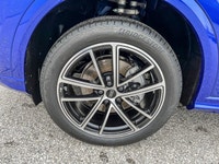 This Audi Q5 delivers a Intercooled Turbo Premium Unleaded I-4 2.0 L/121 engine powering this Automa... (image 9)