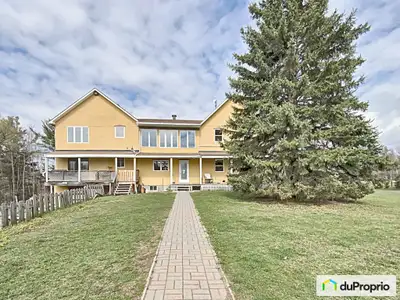 Opportunité à saisir - Superbe fermette équestre tout prêt de Gatineau! Situé à Pontiac, cette propr...