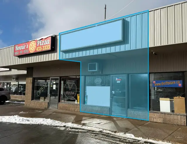 Retail Space in a Busy Commercial Plaza For Lease