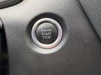 Ce Corolla Hatchback est équipé de : Volant chaffant, Intérieur en cuir, GPS, Mags, Bluetooth, Cruis... (image 9)