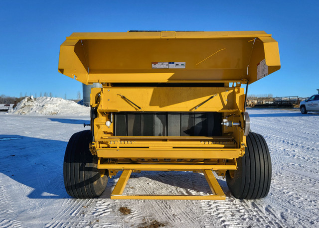 2020 Vermeer 605N Round Baler in Farming Equipment in Saskatoon - Image 4
