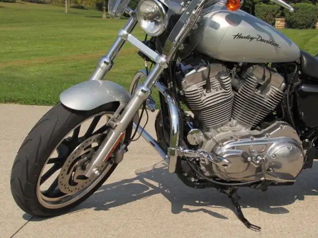 2014 Harley-Davidson XL883L Sportster SuperLow 1 Owner, ONLY 14, in Sport Touring in Leamington - Image 17