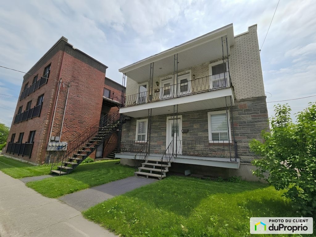 $669,000 - Triplex for sale in St-Jérôme (St-Jérôme) — photo 1