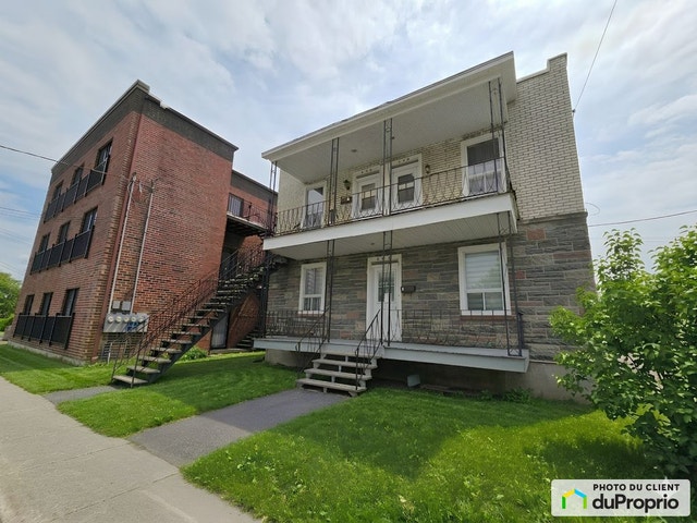 $669,000 - Triplex for sale in St-Jérôme (St-Jérôme) — photo 1