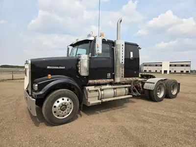 2015 Western Star 4900FA Tandem Sleeper Truck Tractor Comes with a Cummins ISX15 diesel engine, 550...
