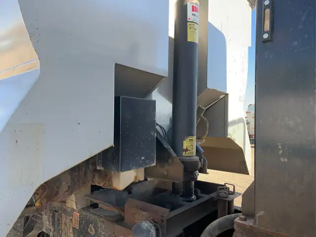 2016 Kenworth T800 in Heavy Trucks in Calgary - Image 21