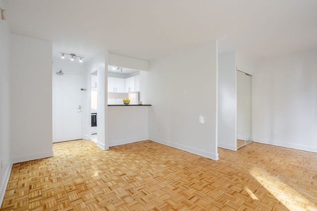 1530 av. Dr Penfield — photo 2