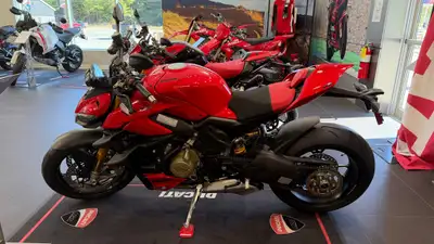 Engine Type: V4 Displacement: 67.3 cu. in. (1103 cc) Bore and Stroke: Bore: 3.19 in. (81 mm); Stroke...
