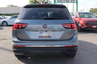 NO ACCIDENT Elevate Your Drive with the 2022 VW Tiguan Comfortline 4Motion AWD. Discover the Perfect... (image 5)