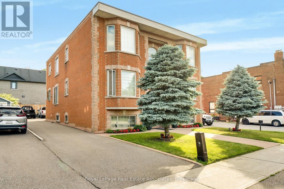 4 - 48 MISSISSAUGA ROAD N Mississauga (Port Credit), Ontario 5
