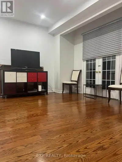 13 CRISPIN COURT Markham (Buttonville), Ontario