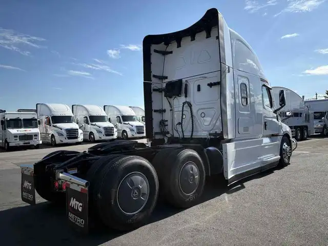 2026 Freightliner Cascadia ParkSmart Unit, Safety Certified, cal in Heavy Trucks in Hamilton - Image 6
