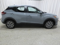 One owner 2024 Nissan Kicks SV comes equipped with blind spot warning, intelligent cruise control, a... (image 1)