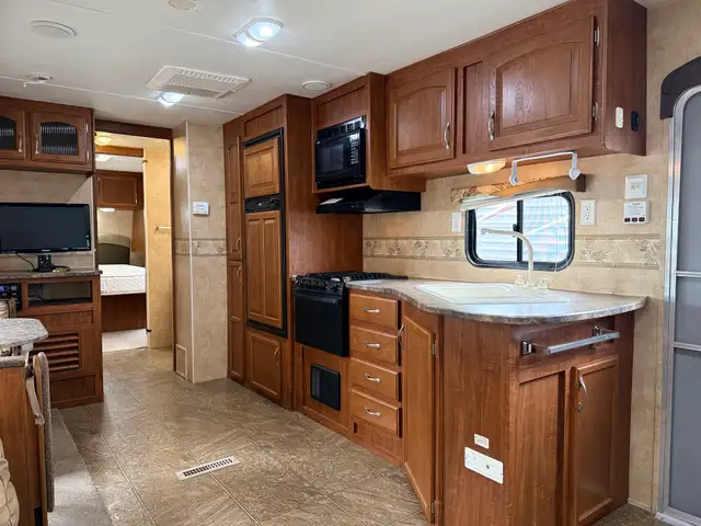 2011 Jayco JAY FLIGHT 29 RLS in Travel Trailers & Campers in St. Albert - Image 9
