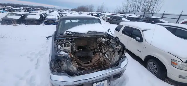 2000 FORD EXCURSION SUV FOR PARTS V10 in Auto Body Parts in Edmonton - Image 4