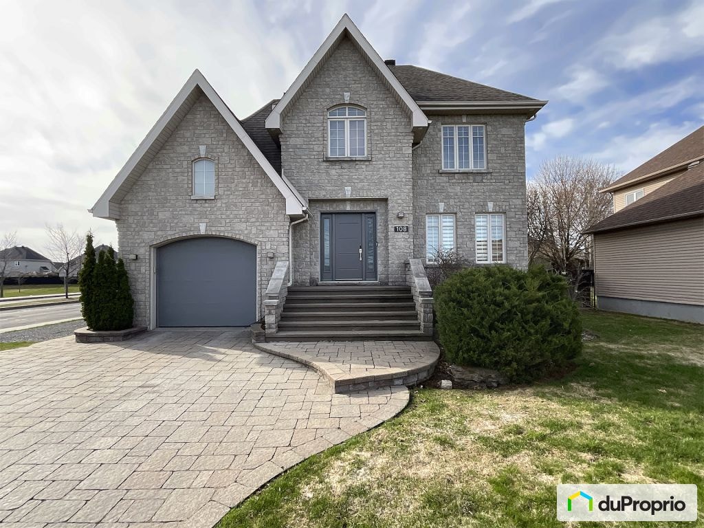 $809,000 - 2 Storey for sale in St-Jean-sur-Richelieu (St-Luc) — photo 1