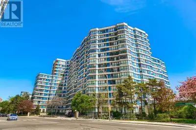 Spacious 3-Bedroom Corner Unit In The Heart Of Mississauga! Bright And Airy With Expansive Floor-To-...