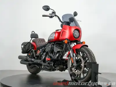 The Indian Sport Chief takes everything you love about American V Twin muscle and turns the attitude...